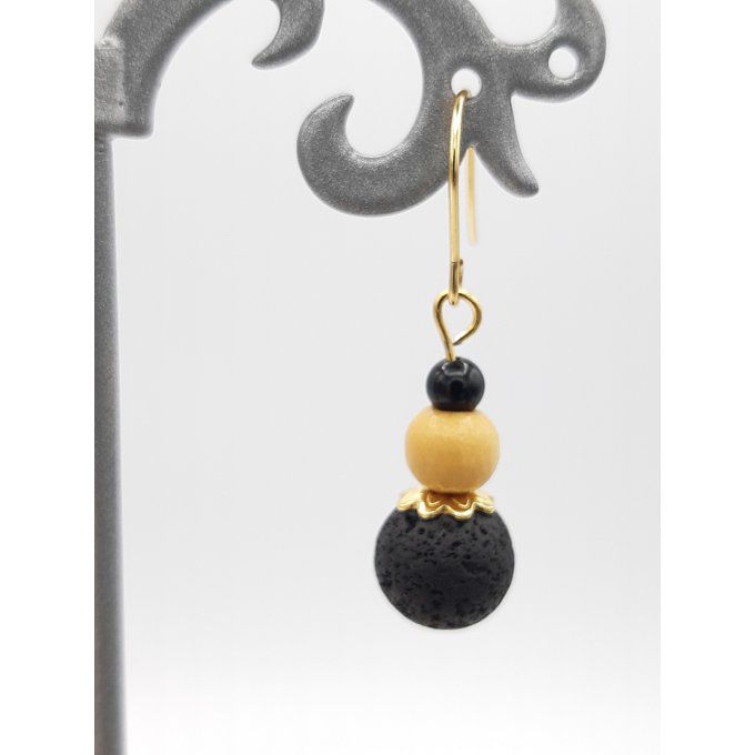 Boucles d'oreilles en pierre de lave, onyx, bois clair et acier doré 