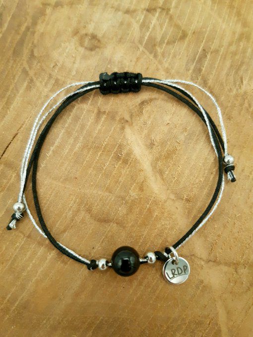 Bracelet en onyx sur fil doré ou argenté