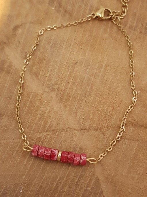 Bracelet en jaspe teinté et acier inoxydable doré  