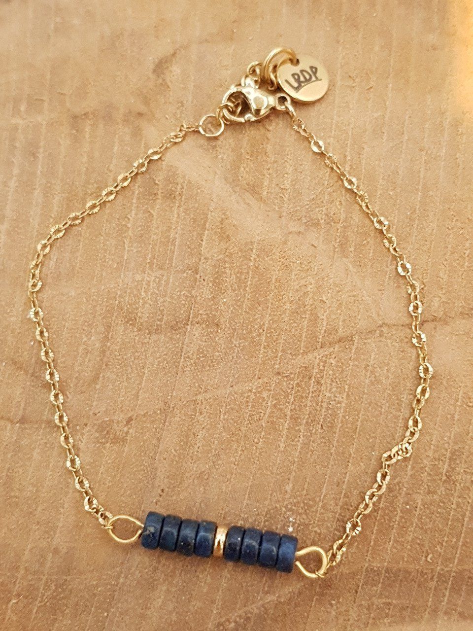 Bracelet en lapis-lazuli et acier inoxydable doré  