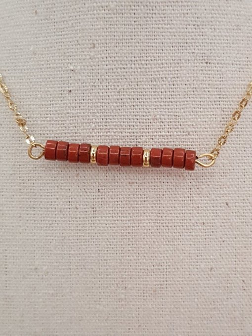 Collier en jaspe rouge et acier inoxydable doré 