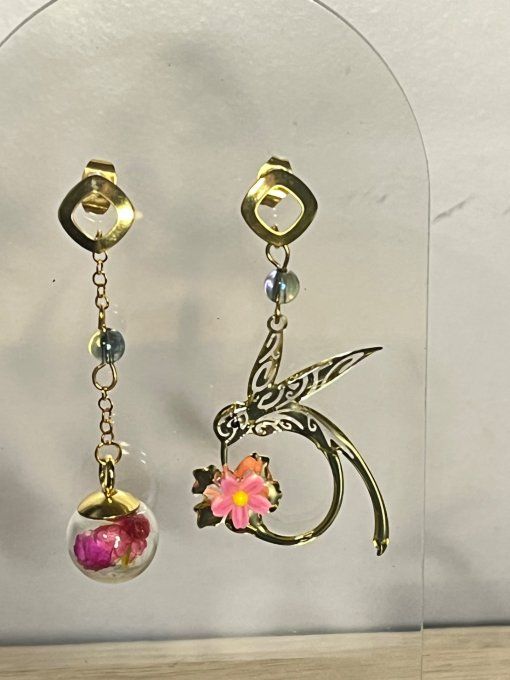 Boucles d'oreilles colibri asymétriques dorées