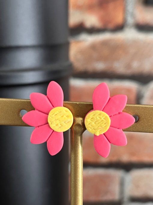 Boucle d'oreilles demi marguerite pâte polymère et résine 