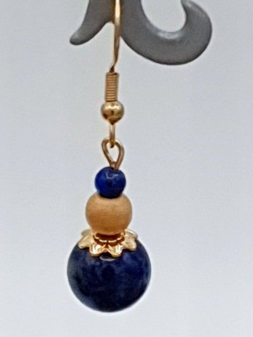 Boucles d'oreilles en lapis-lazuli ,bois clair et acier doré 