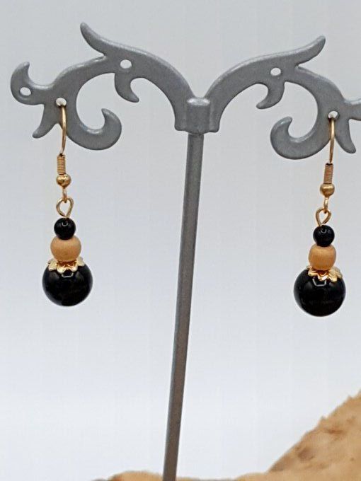 Boucles d'oreilles en onyx ,bois clair et acier doré 