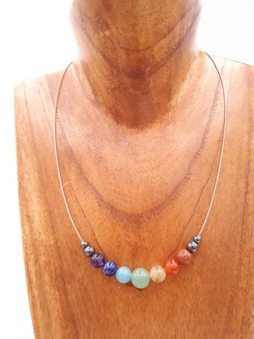 Collier ras de cou en acier inoxydable , hématite et pierres des 7 chakras 