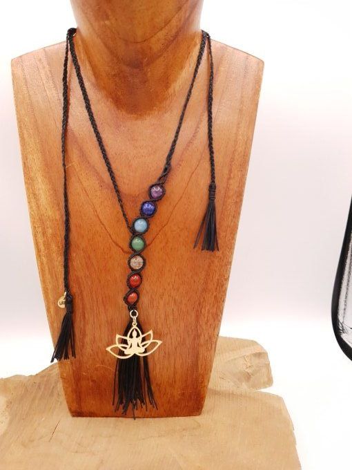 Collier 7 chakras en macramé et acier inoxydable doré.