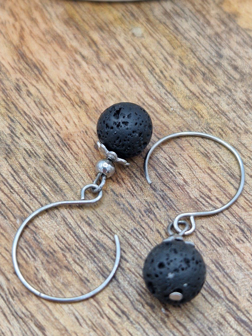 Boucles d'oreilles en pierre de lave et acier inoxydable argenté
