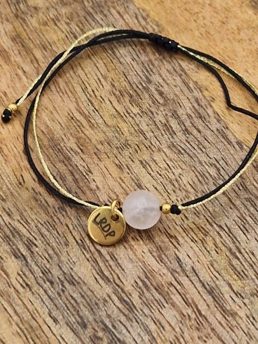 Bracelet en quartz rose sur fil doré ou argenté 