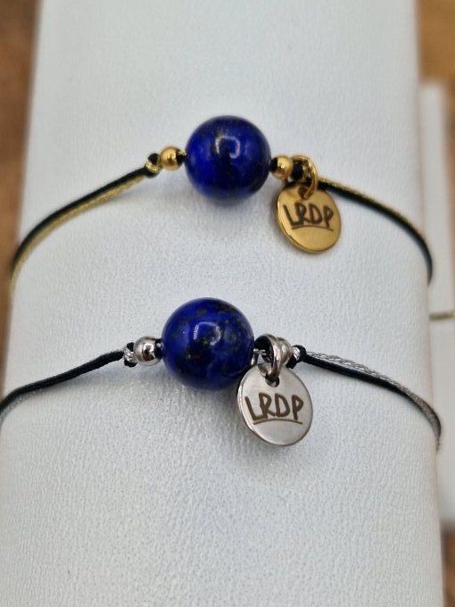 Bracelet en lapis-lazuli sur fil doré ou argenté  