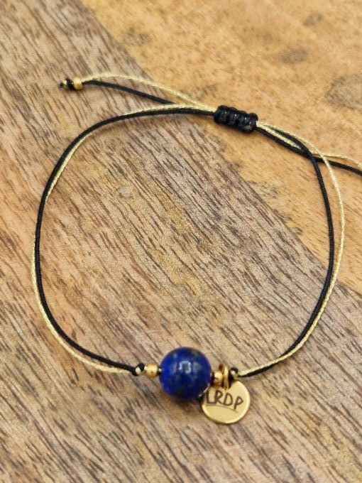 Bracelet en lapis lazuli sur fil doré ou argenté  