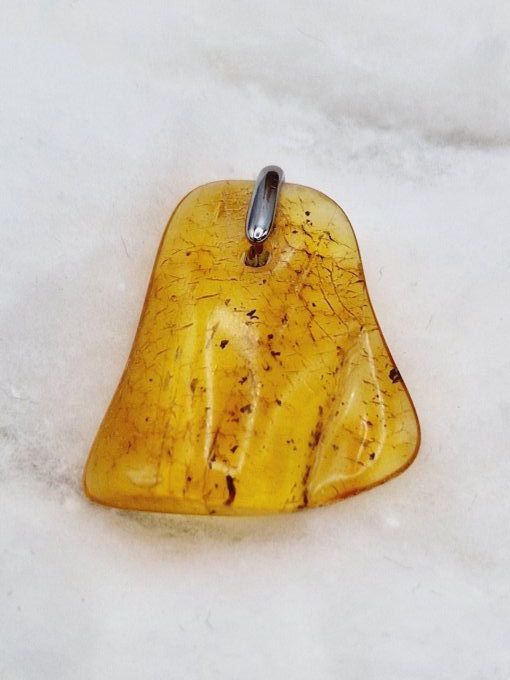 Pendentif en ambre doré  