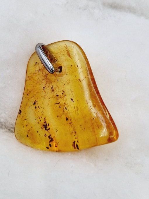 Pendentif en ambre doré  