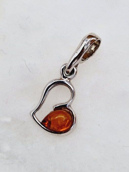 Pendentif coeur en ambre doré et argent 925  