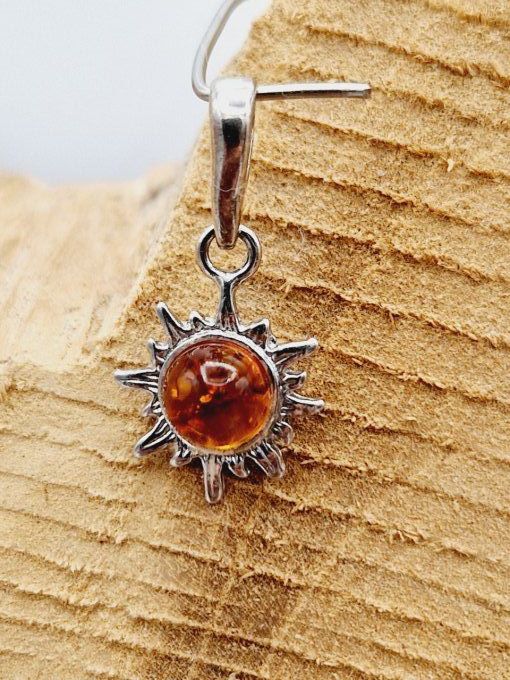 Pendentif soleil en ambre doré et argent 925 