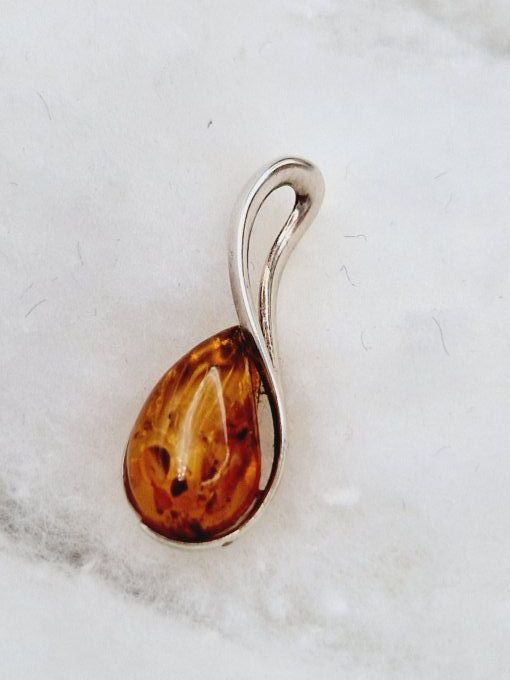 Pendentif goutte en ambre doré et argent 925  