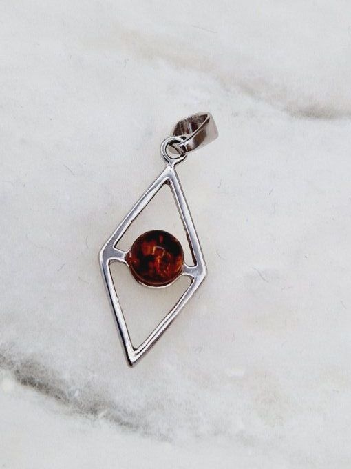 Pendentif losange en ambre doré et argent 925  