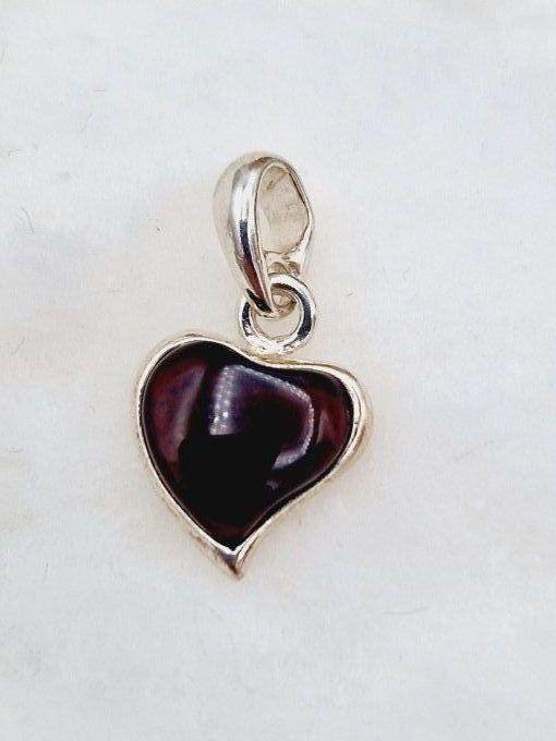 Pendentif coeur en ambre noir et argent 925   